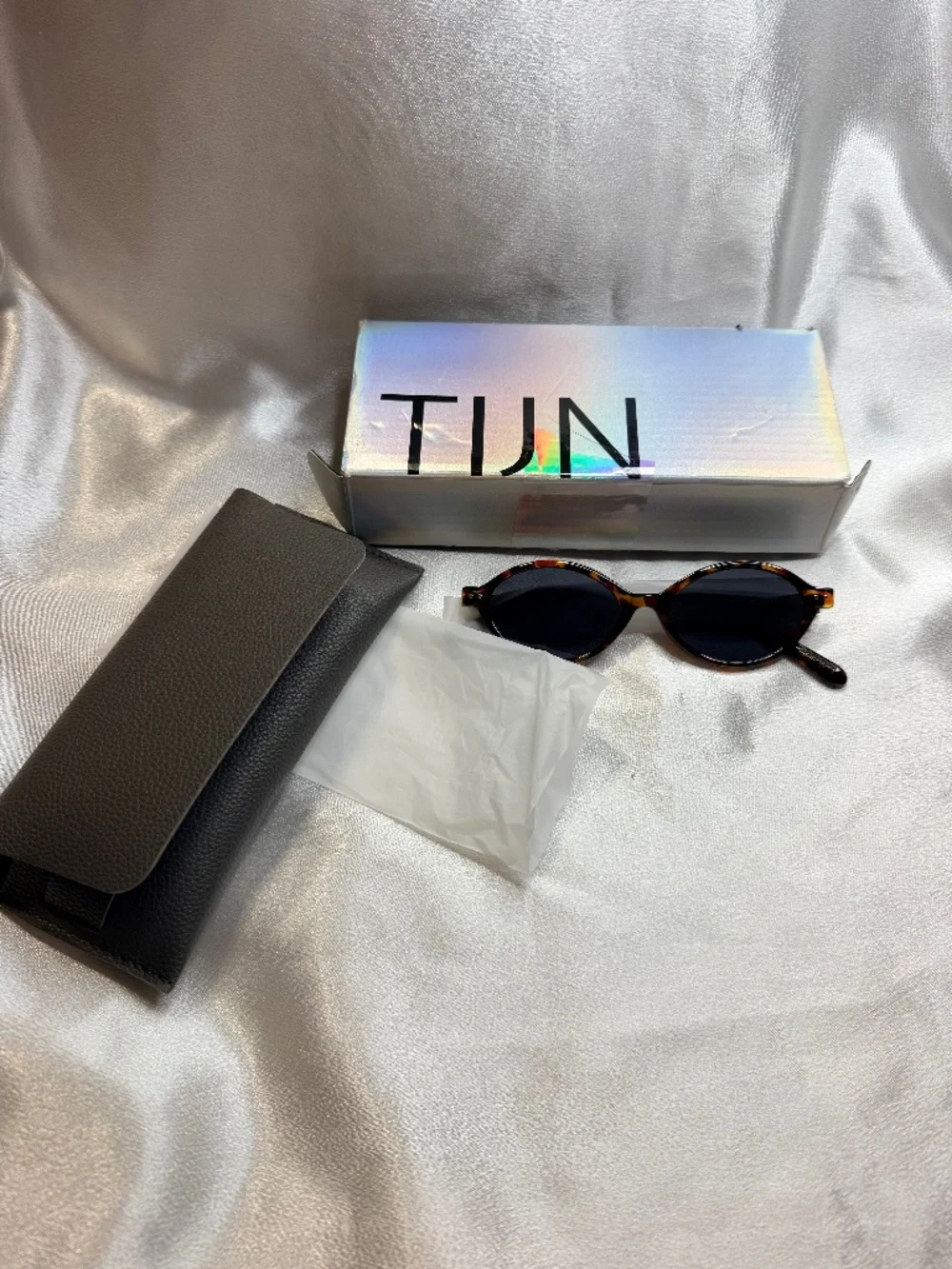 TIJN Round Tortoise Sunglasses Brand New Dark Lenses with Case & Box